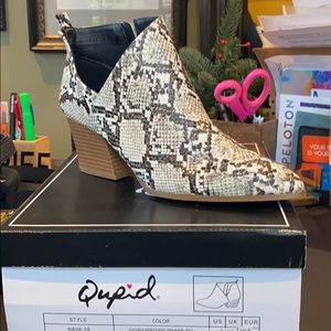 NIB Qupid Vanessa Snakeskin Booties